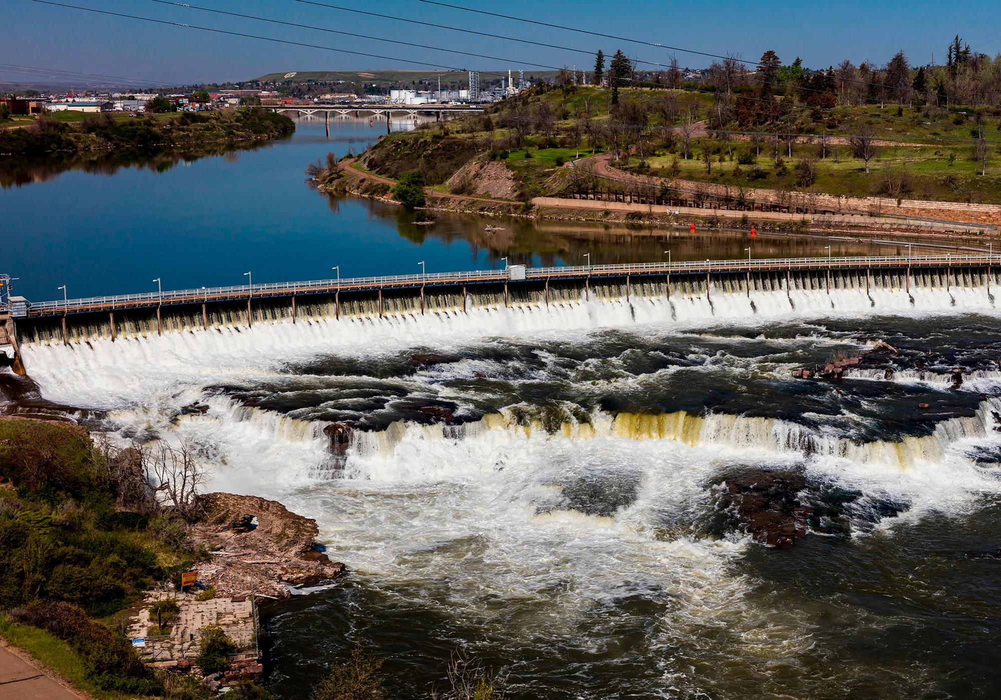 Dam wide shot on a sunny day with water and forests